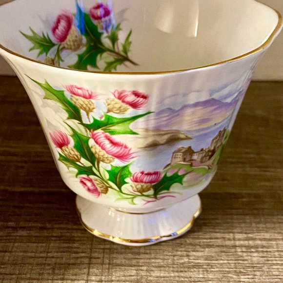 Royal Albert Teacup and Saucer - Picture 5 of 7